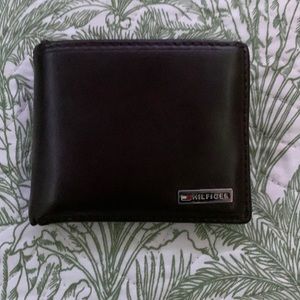 Tommy Hilfiger Bifold Wallet